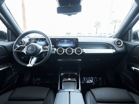 Used 2025 Mercedes-Benz GLB 250 GLB 250 w/ Exclusive Package image 34