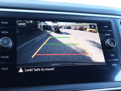 Used 2021 Volkswagen Atlas Cross Sport SE w/ Panoramic Sunroof Package image 4