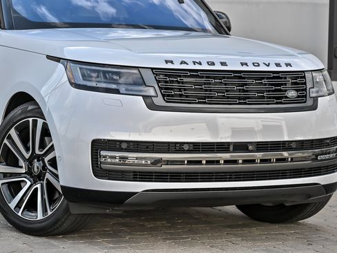 Used 2023 Land Rover Range Rover SE AWD/4WD image 2