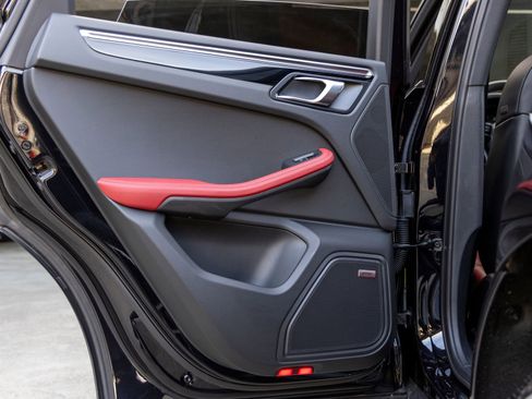 New 2025 Porsche Macan image 40