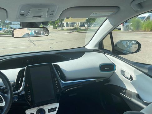Used 2017 Toyota Prius Prime Premium FWD image 21
