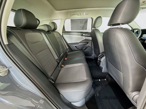 Used 2023 Volkswagen Taos SE w/ Panoramic Sunroof Package FWD image 27