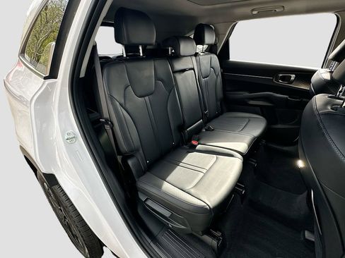 Certified 2025 Kia Sorento S w/ Panoramic Sunroof Package image 28