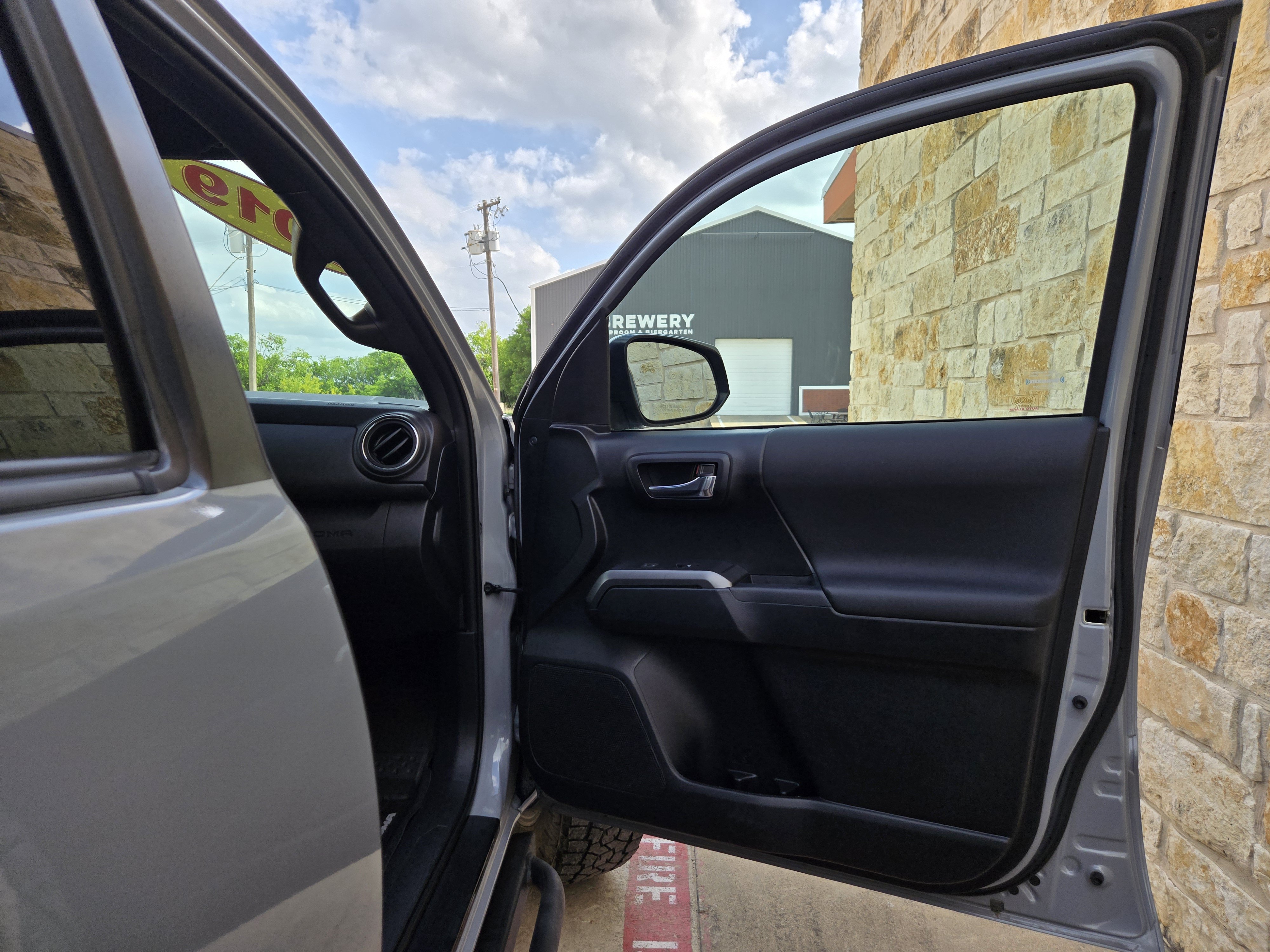 Used 2019 Toyota Tacoma TRD Off-Road AWD/4WD image 8