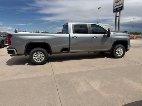 Used 2024 Chevrolet Silverado 2500 LT AWD/4WD image 6