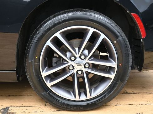 Used 2019 Dodge Charger SXT AWD/4WD image 12