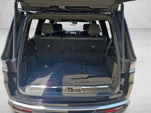 Used 2023 Jeep Grand Wagoneer Series III AWD/4WD image 6