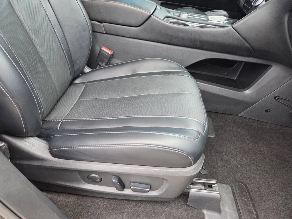 Used 2023 INFINITI QX60 Luxe w/ Cargo Package FWD image 30