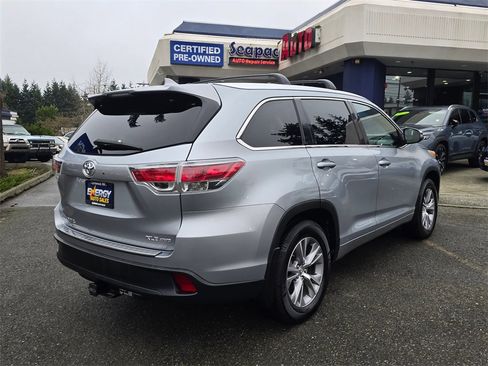 Used 2014 Toyota Highlander XLE image 3