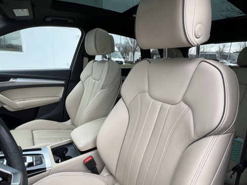 Used 2025 Audi Q5 2.0T Premium w/ Convenience Plus Package image 16