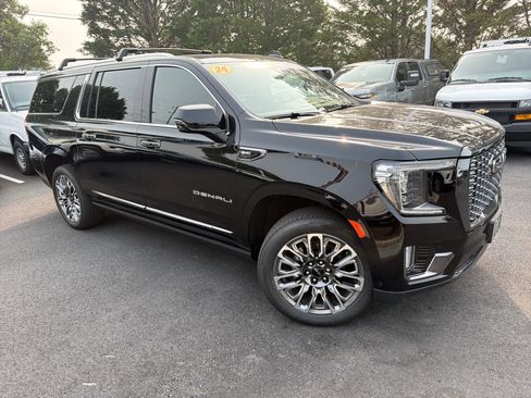 Used 2024 GMC Yukon XL Denali Ultimate AWD/4WD image 2