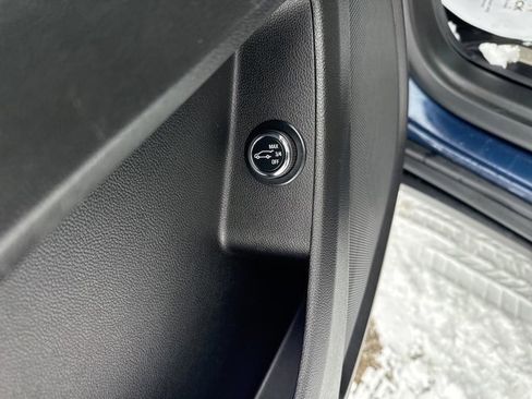 Used 2023 Chevrolet Traverse LT image 15