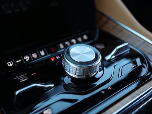 Used 2023 Jeep Grand Wagoneer Series III image 24