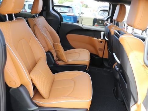 New 2023 Chrysler Pacifica Pinnacle image 38