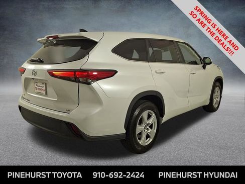 Used 2023 Toyota Highlander LE image 8