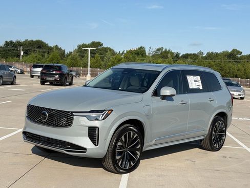 New 2026 Volvo XC90 T8 Ultra w/ Protection Package Premier image 2