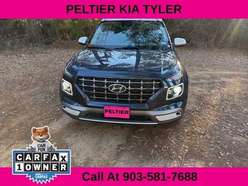 Used 2021 Hyundai Venue image 2