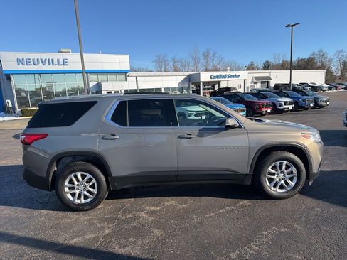 Used 2018 Chevrolet Traverse LT image 2