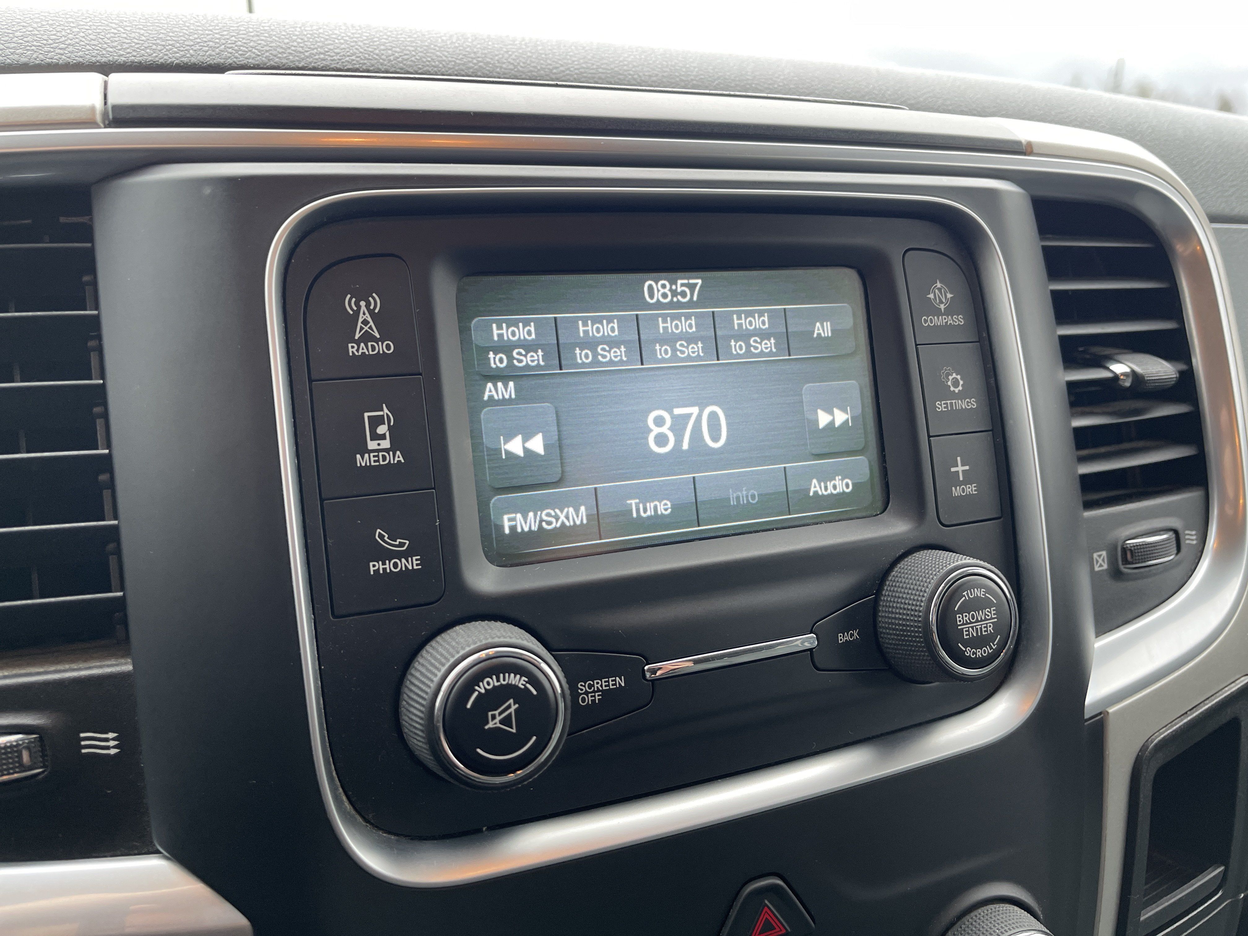 Used 2018 RAM 1500 Classic SLT AWD/4WD image 16