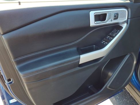Used 2022 Ford Explorer Limited AWD/4WD image 5