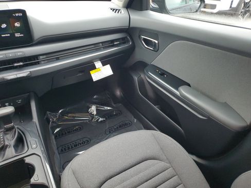 Used 2025 Kia K4 EX image 14