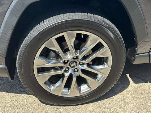 Used 2019 Toyota RAV4 XLE Premium FWD image 5
