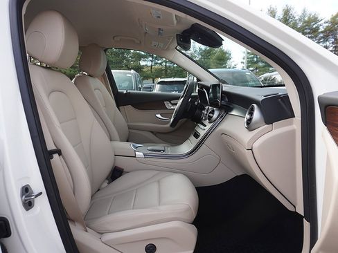 Used 2021 Mercedes-Benz GLC 300 4MATIC image 30