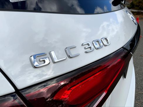 Used 2024 Mercedes-Benz GLC 300 4MATIC w/ Driver Assistance Package image 30