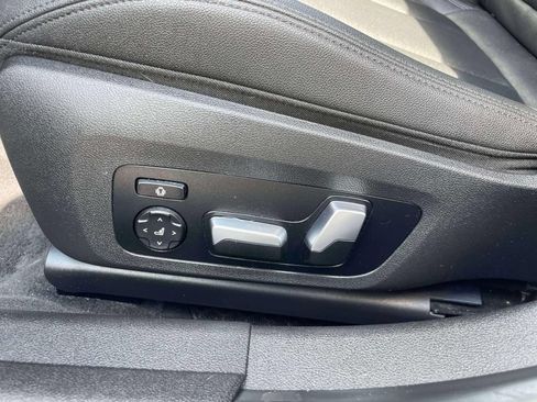 Used 2019 BMW 330i xDrive Sedan w/ M Sport Package AWD/4WD image 19