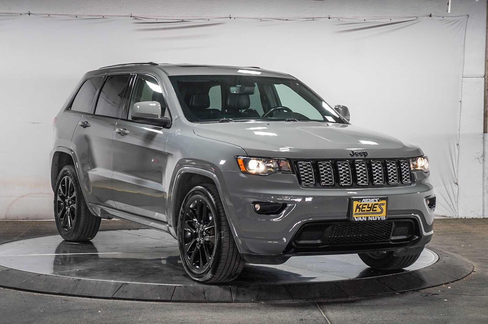 Used 2020 Jeep Grand Cherokee Altitude RWD image 5