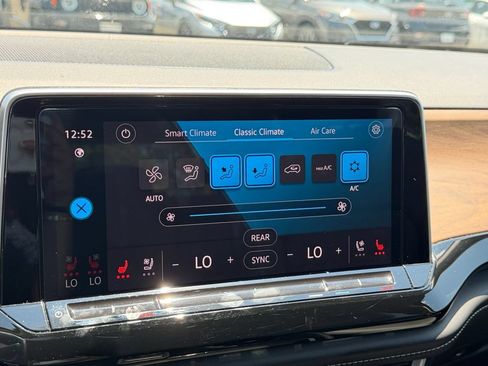 Used 2024 Volkswagen Atlas SE AWD/4WD image 20