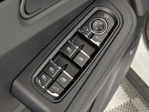 Certified 2026 Porsche Macan AWD/4WD image 25