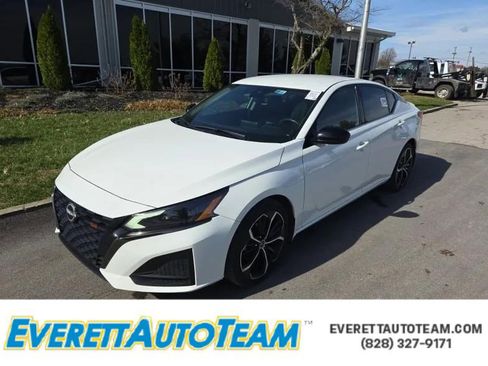 Used 2023 Nissan Altima 2.5 SR image 1