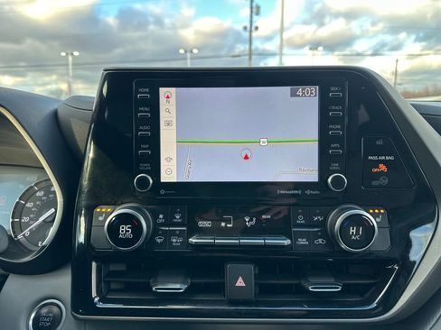 Used 2021 Toyota Highlander XLE image 25