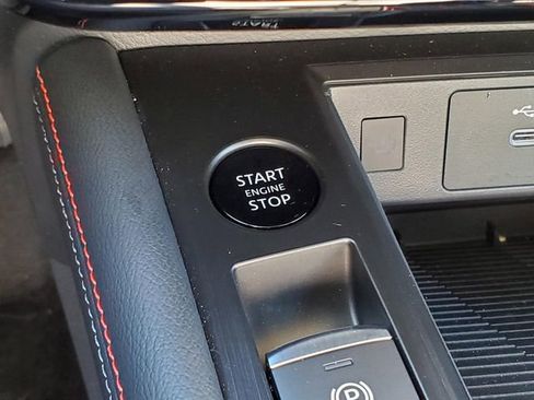 Certified 2025 Nissan Kicks SR image 25