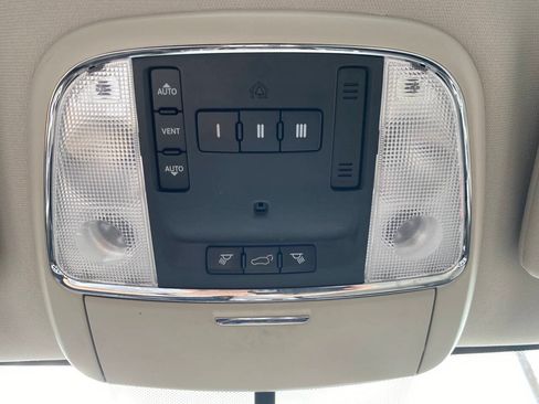 Used 2013 Jeep Grand Cherokee Laredo AWD/4WD image 32