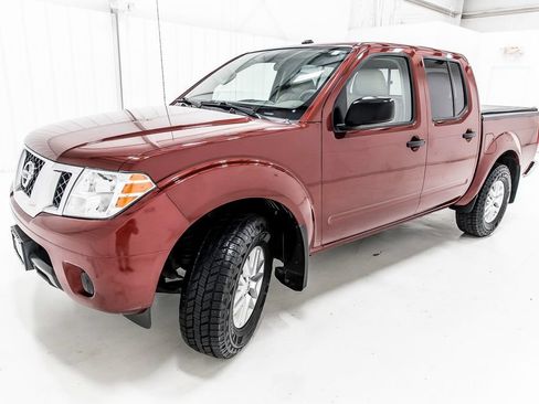 Used 2018 Nissan Frontier SV AWD/4WD image 2