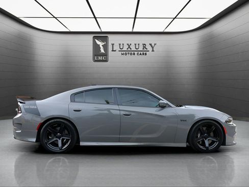 Used 2018 Dodge Charger R/T image 8