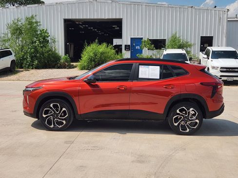 Used 2024 Chevrolet Trax RS FWD image 3