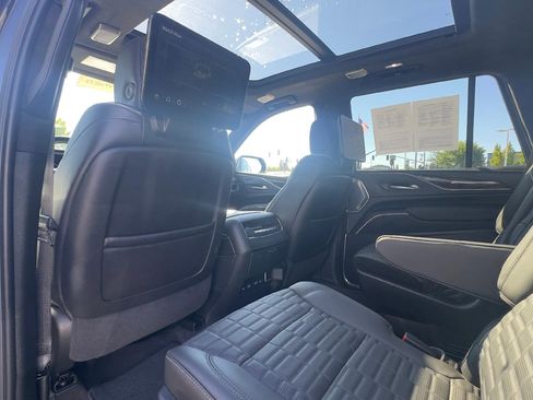 Certified 2024 Cadillac Escalade Premium Luxury Platinum AWD/4WD image 9