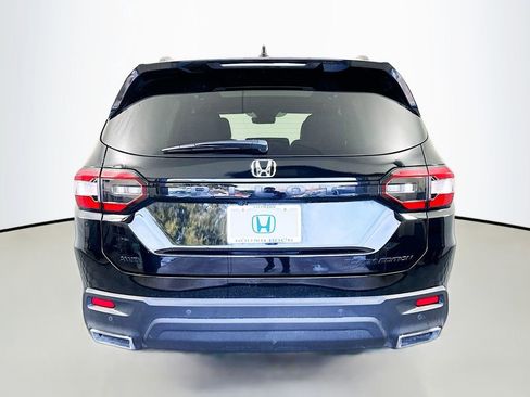 Certified 2025 Honda Pilot Black Edition image 6