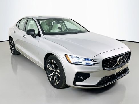 Used 2025 Volvo S60 B5 Plus AWD/4WD image 3