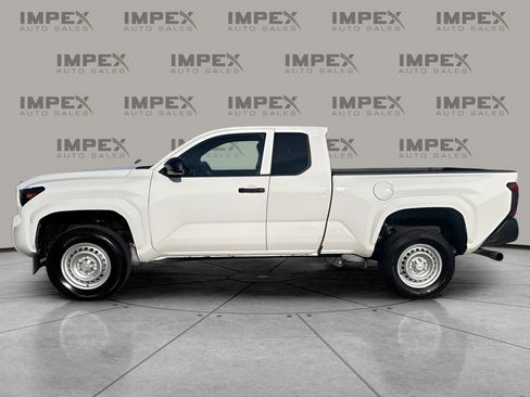 Used 2025 Toyota Tacoma SR image 2