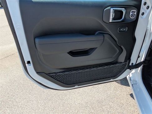 New 2025 Jeep Gladiator Sport image 10