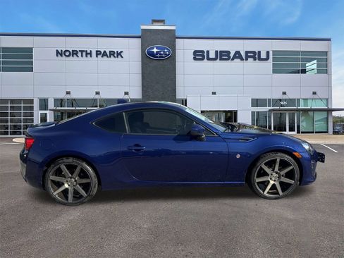 Used 2017 Toyota 86 image 2