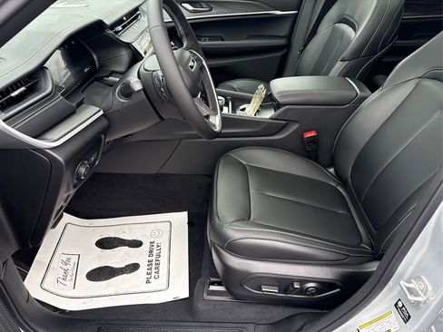 New 2026 Jeep Grand Cherokee L Limited image 9