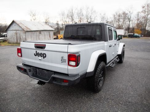 Used 2022 Jeep Gladiator Willys image 3