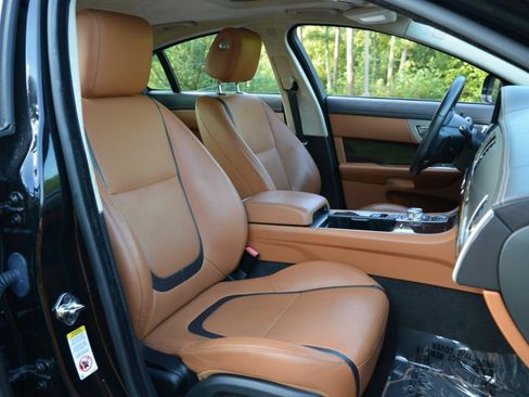 Used 2015 Jaguar XF Portfolio AWD/4WD image 18