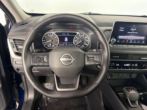 Used 2025 Nissan Rogue SV FWD image 12
