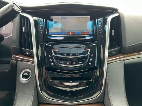 Used 2019 Cadillac Escalade Luxury w/ Escalade Sport Edition image 18
